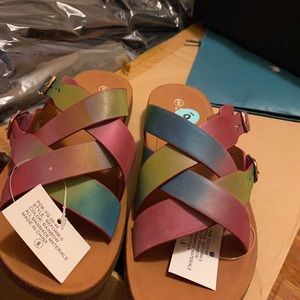 Multicolor girls sandals.